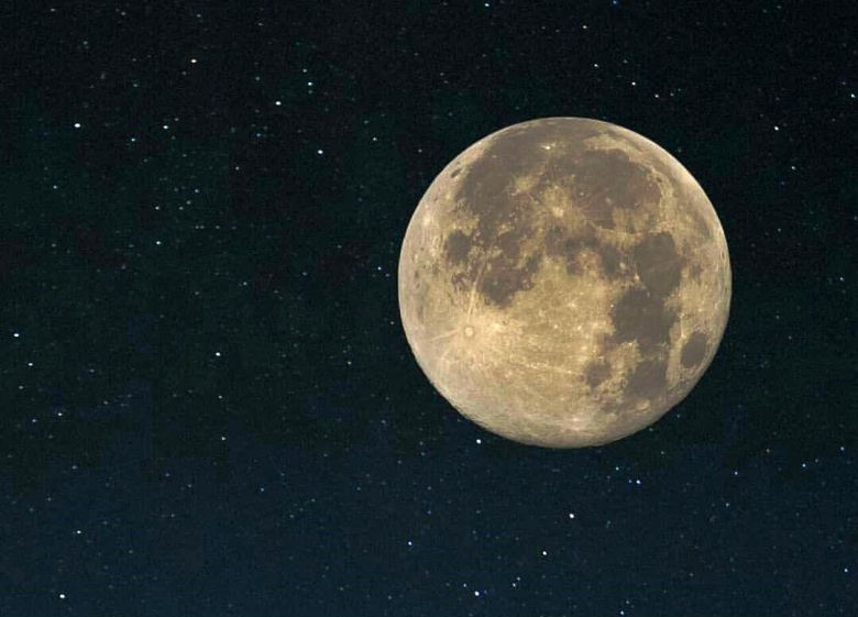 هل تعلم؟.. من المستحيل وجود الأمطار على القمر