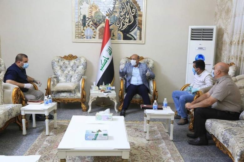 الخطابي يلتقي بمدراء الدوائر الخدمية في المحافظة ويؤكد على تقديم أفضل الخدمات