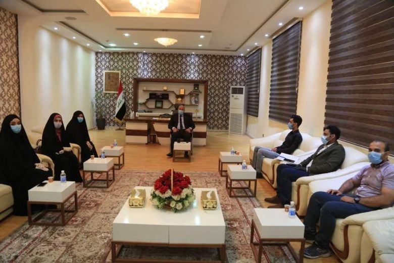 محافظ كربلاء المقدسة يستقبل مجموعة من الخريجين ويعدهم بتوفير فرص عمل مناسبة