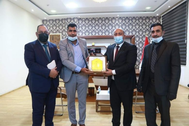 محافظ كربلاء المقدسة يلتقي وفد أصحاب الشهادات العليا ويؤكد إعتزازه بإستحصال حقوقهم