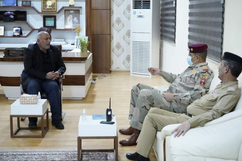 في وقت متأخر من مساء يوم الحادثة...محافظ كربلاء المقدسة يلتقي بالقادة الأمنيين مؤكداً على استنفار الجهود للوصول الى منفذي الجريمة