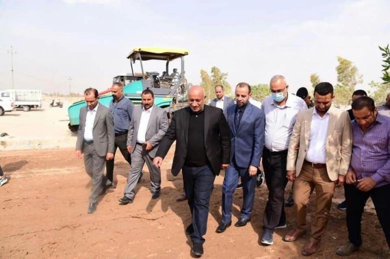 مديرية طرق وجسور كربلاء المقدسة تشرف على مشروع أكساء عدة طرق في قضاء عين التمر