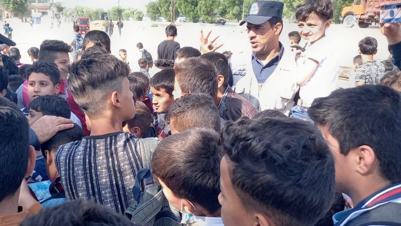 بالصور/الشرطة المجتمعية تواصل عملها الميداني للتثقيف حول الظواهر الاجتماعية السلبية