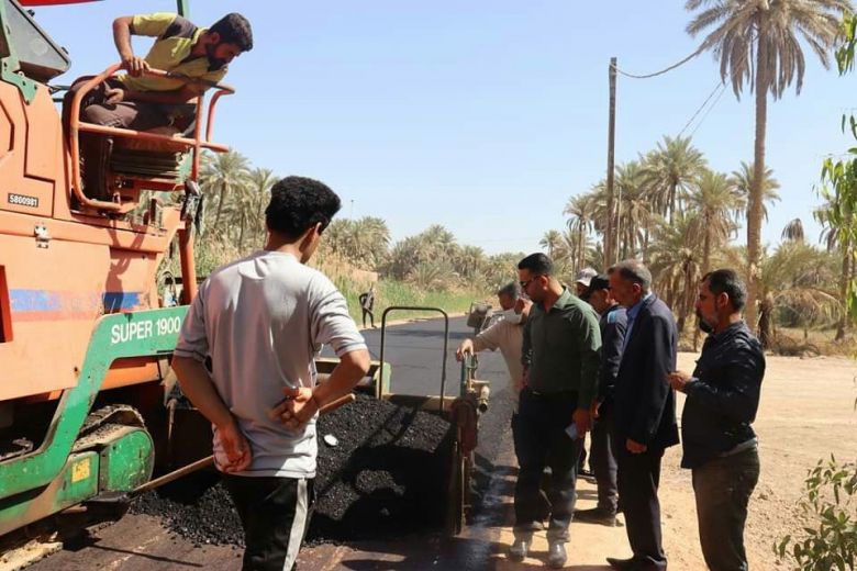 الطرق والجسور تباشر بإكساء طريق كاظم ساجت في الحسينية