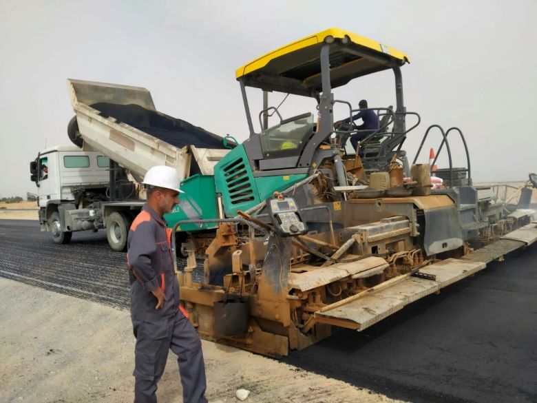 طرق وجسور كربلاء تواصل العمل بتنفيذ الممر الثاني لطريق كربلاء_ الرزازة