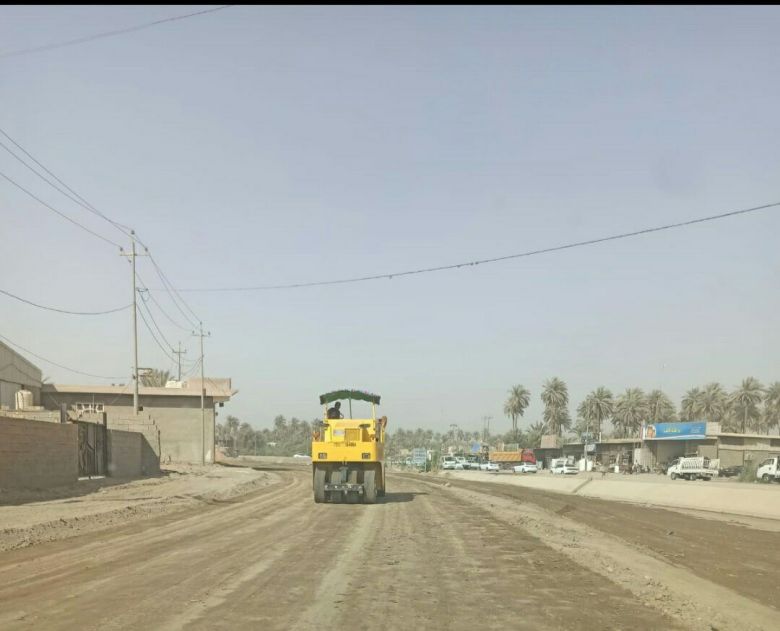 الطرق والجسور تواصل العمل بطريق كتف الحسينية