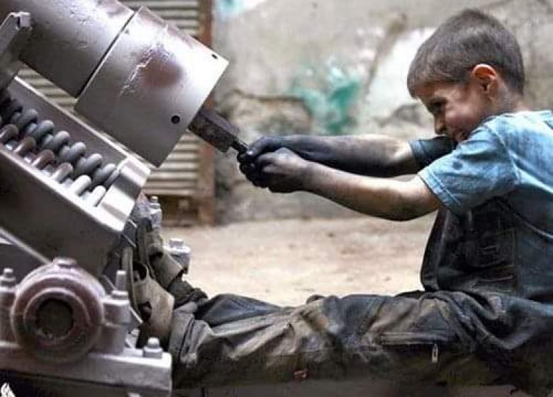 في العالم الموازي  للطفولة... اعمال تستبيح ابتسامتهم الغضة