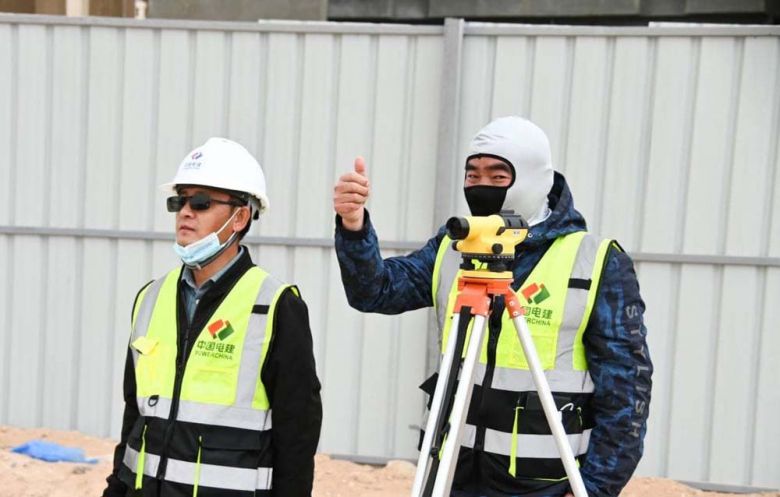 الشركات الصينية تباشر بإعمال صب اساسيات ثلاث مدارس في كربلاء