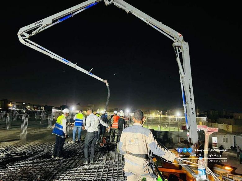 الشركات الصينية تباشر بصب سقف مدرسة في حي التحدي
