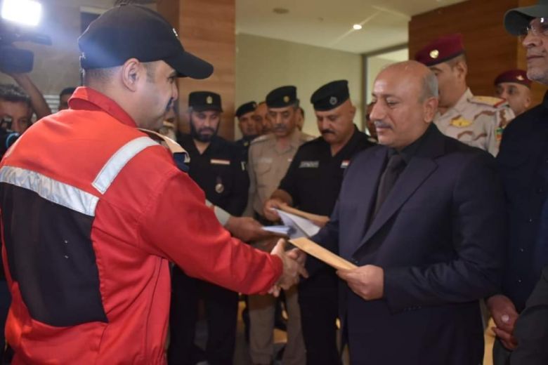 لدورهم البطولي في حادثة القطارة.. محافظ كربلاء يكرم فريق الدفاع المدني