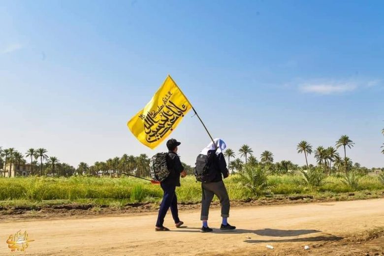 بالصور.. قوافل الزائرين تتجه نحو كربلاء