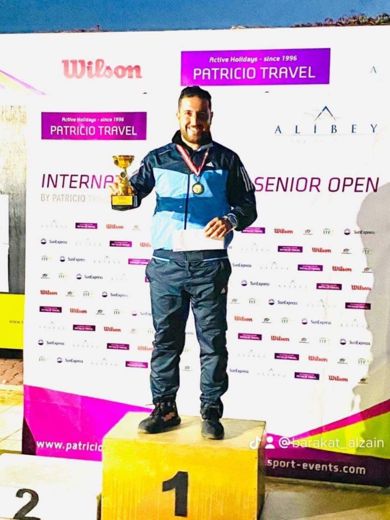 رياضي كربلائي يتوج بطلاً لبطولة انطاليا الدولية بالتنس الارضي