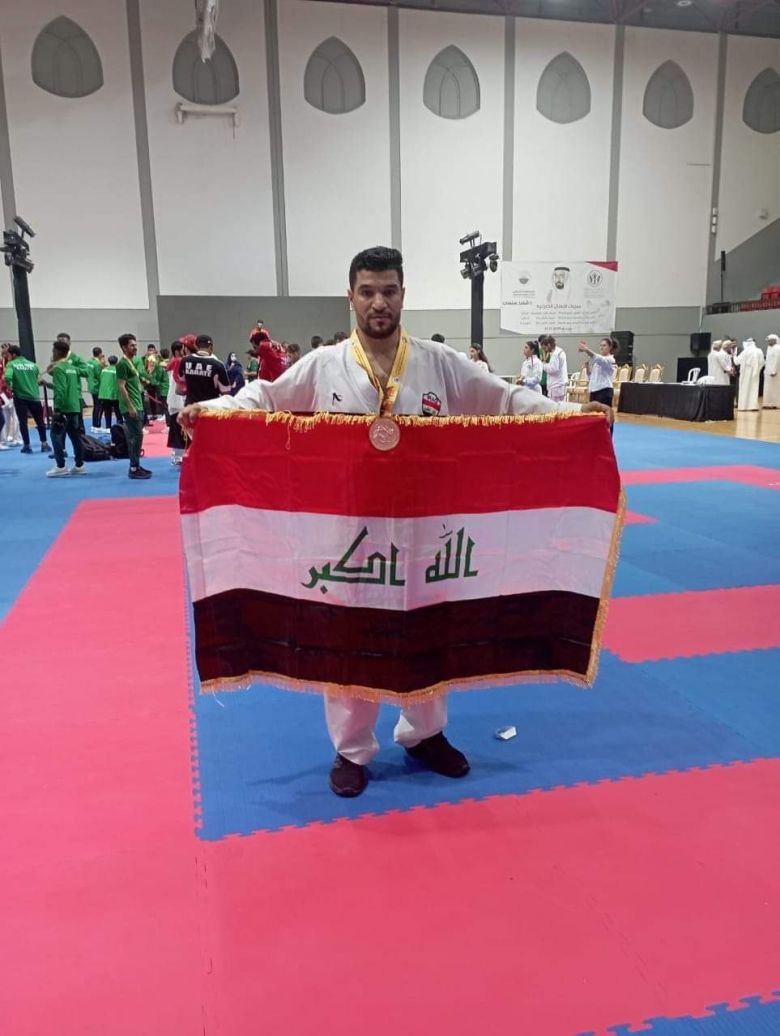 مهندس في مجاري كربلاء يُتوّج بطلاً في بطولة غرب آسيا للكاراتيه