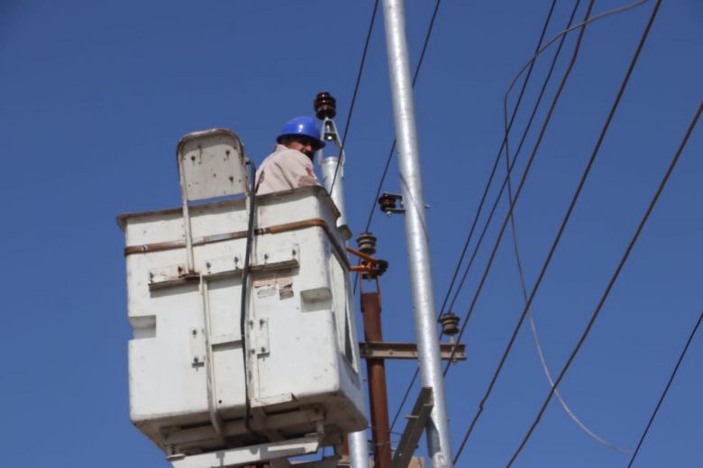 كهرباء كربلاء تنجز اعمال نصب واستبدال وتشغيل محولات كهربائية في المحافظة