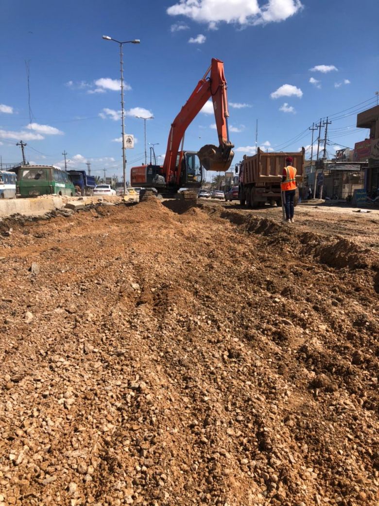 نسب انجاز متقدمة في مشروع تأهيل الشارع العام من قنطرة البو عزيز الى محطة وقود الهندية