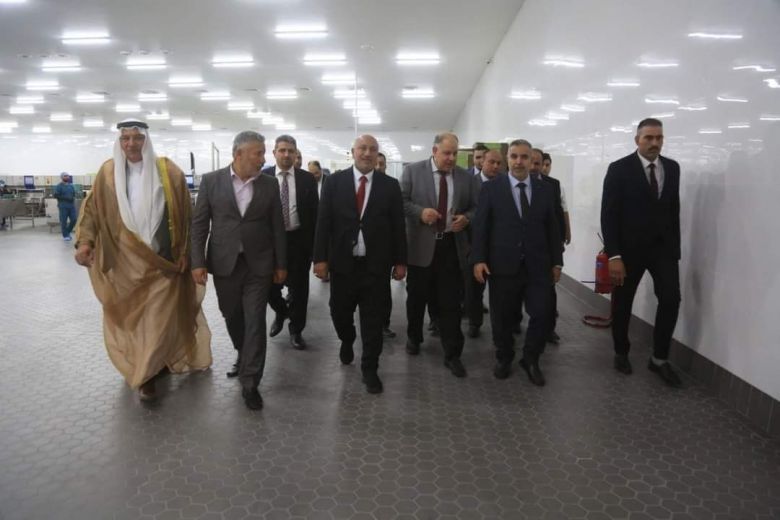 وزير الزراعة يطلع على مشروع استثماري كبير ويشيد بدور الحكومة المحلية في دعم الاستثمار