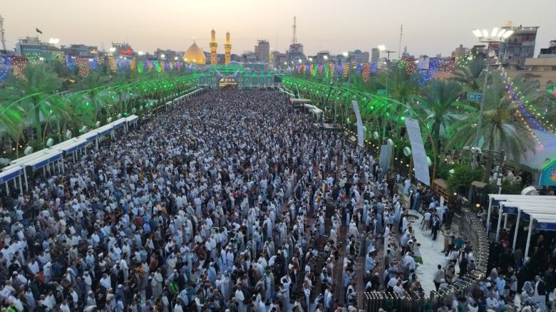 بالصور..صلاة العيد في كربلاء المقدسة