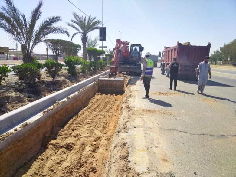 بالصور.. استمرار العمل بتوسعة طريق كربلاء_ النجف