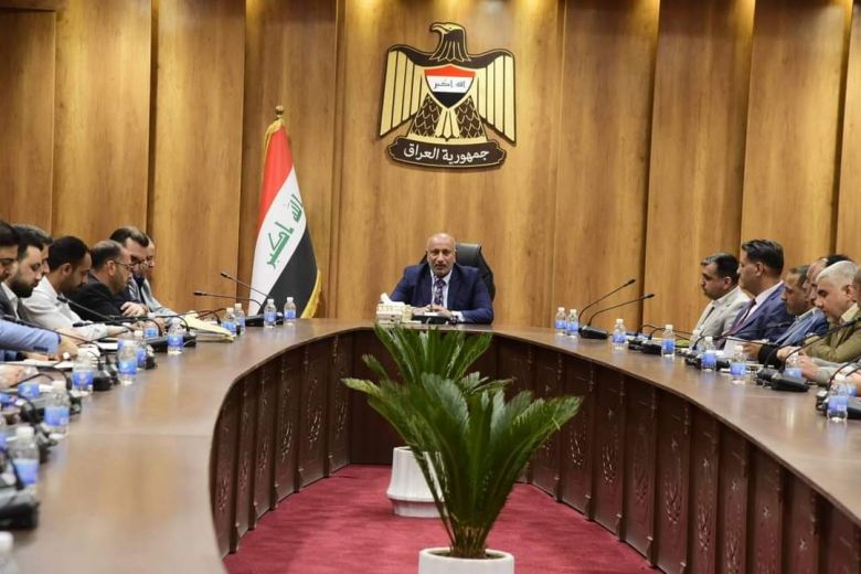 محافظ كربلاء  يؤكد على ضرورة تبسيط الاجراءات وايجاد الحلول المناسبة في تسهيل انجاز معاملات المواطنين