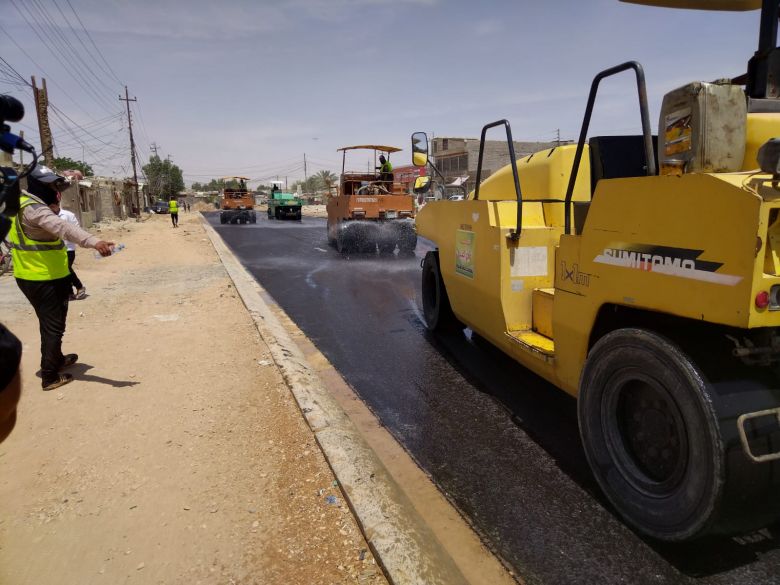 المباشرة بتعبيد الطريق الفاصل بين حيي (العسكري والأمن الداخلي) في كربلاء