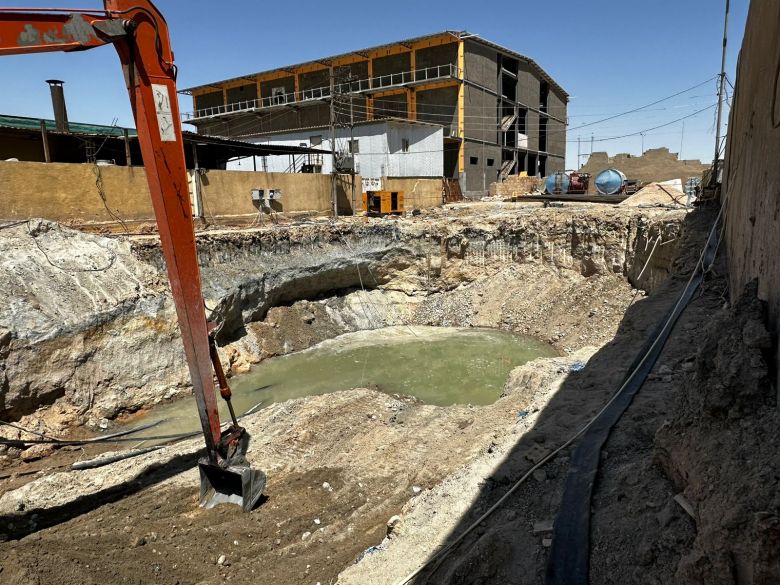 استمرار العمل بمحطة رفع مياه الامطار في منطقة المعملجي