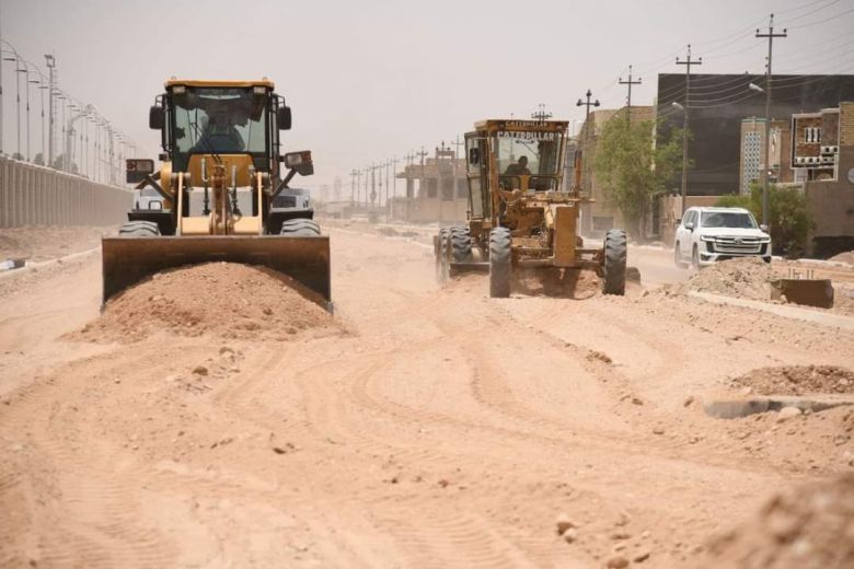 مواصلة العمل بمشروع تأهيل وتطوير شوارع حي ملحق الفارس