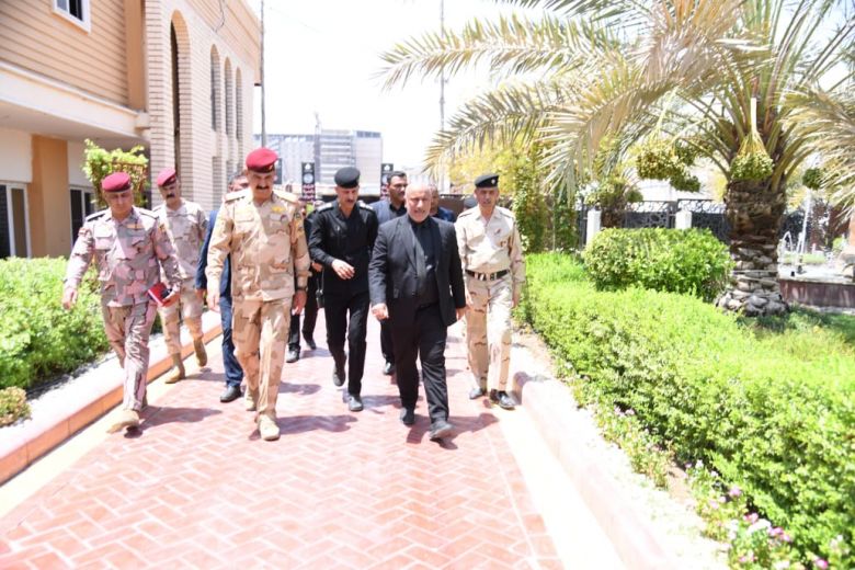 محافظ كربلاء يستقبل جموع المعزين المتوجهين الى مرقد الامام الحسين (ع)