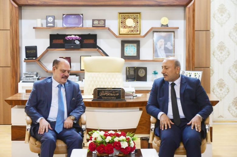 محافظ كربلاء يستقبل نقيب الصحفيين مؤيد اللامي في مبنى المحافظة