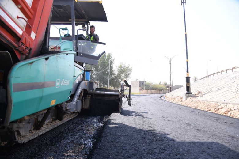 بالصور.. استمرار العمل بتأهيل طريق الوفاء للزائرين في منطقة مليبيج