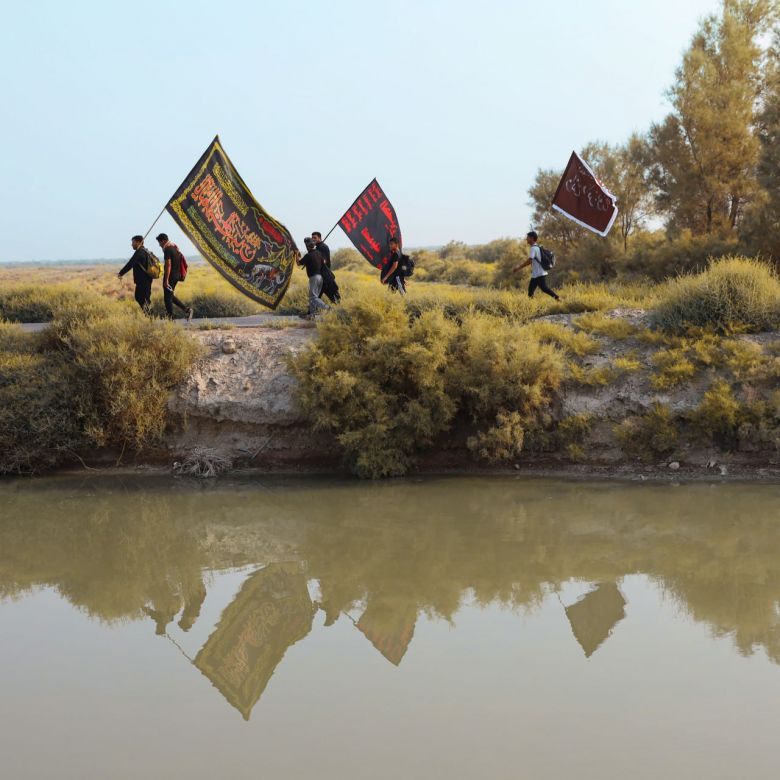بالصور.. قوافل العاشقين تتجه صوب كربلاء
