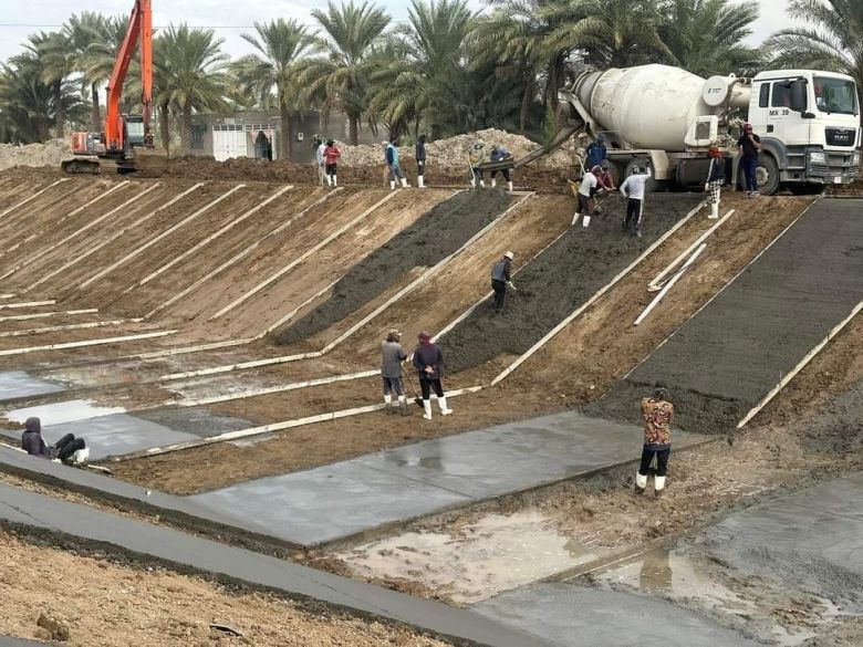 بالصور.. تبطين جدول بني حسن في قضاء الجدول الغربي