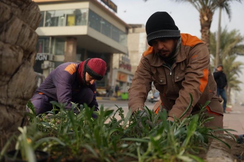 بلدية كربلاء تواصل حملات زيادة المساحات الخضراء و تأهيل الحدائق العامة في المحافظة
