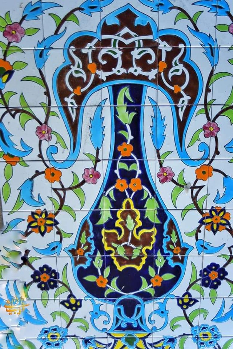 تراثيات كربلائية.. الكاشي الأزرق المزخرف في ايوانات الأضرحة والمراقد