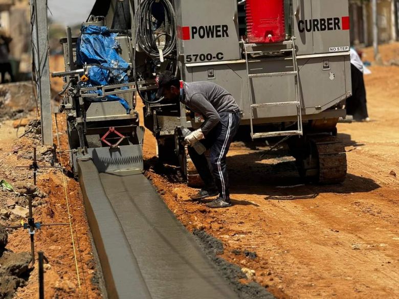 بالصور.. نسب إنجاز متقدمة بمشروع تأهيل شوارع حي المصطفى في قضاء الهندية