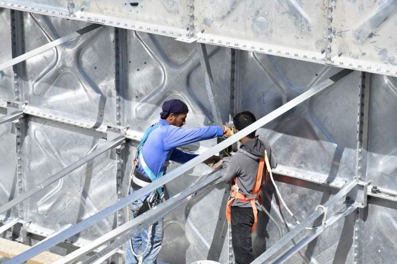 اعمال صيانة مشروع ماء حي الحسين تصل الى نسب إنجاز 95%