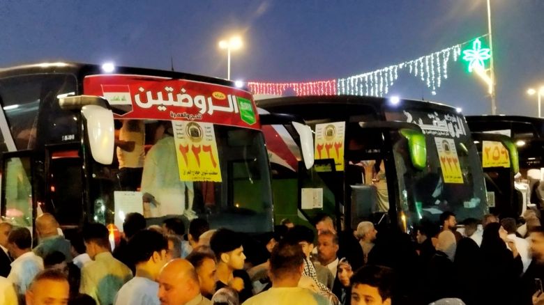 بالصور.. انطلاق اولى قوافل الحجاج من كربلاء باتجاه  منفذ عرعر الحدودي