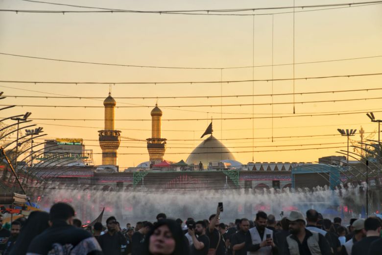 بالصور.. حشود الزائرين تتجة صوب كربلاء الاحرار