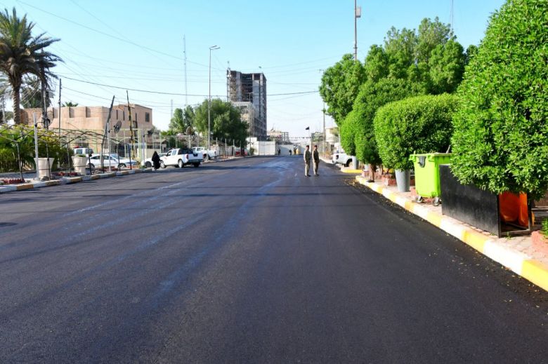 بالصور.. تهيئة واكساء شارع حكومي في كربلاء المقدسة لاستقبال زائري زيارة الاربعين