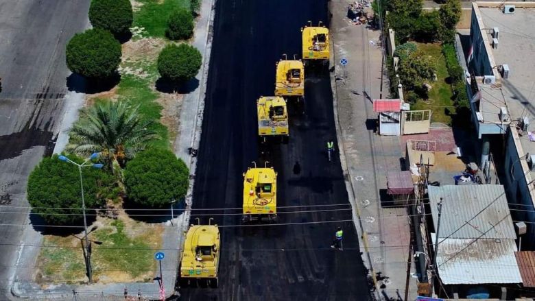 تأهيل وتطوير الشوارع الرئيسية في حي الحر والثورة وبطول 1700م