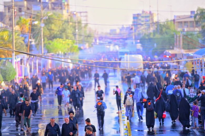 شارع حكومي يحتضن الالاف من الزائرين المتوجهين الى المراقد المقدسة