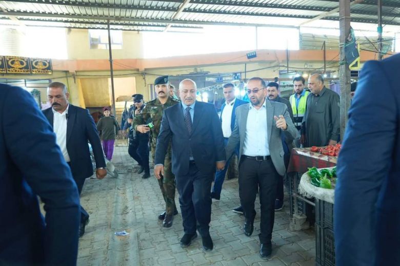بالصور.. محافظ كربلاء يجري جولة تفقدية في الاسواق بمركز المدينة