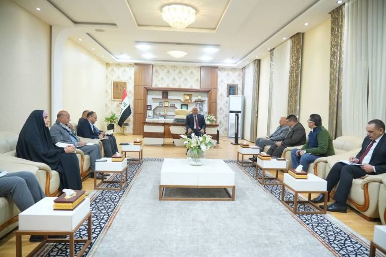 محافظ كربلاء يعقد اجتماعا هاما مع مدراء الدوائر في المحافظة