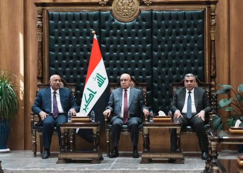 بالتزامن مع قرب الزيارة الشعبانية.. محافظ كربلاء يتباحث مع وزير الصحة سبل تطوير القطاع الصحي في المحافظة