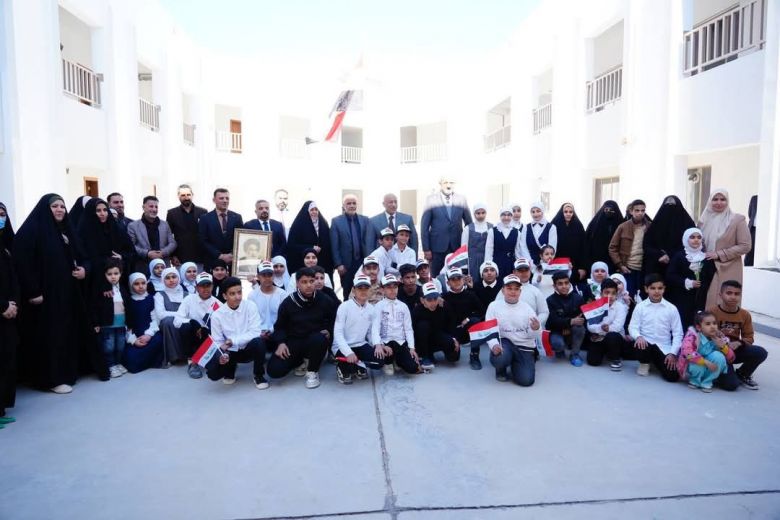 ماذا وجه محافظ كربلاء اشبال احدى المدارس اثناء استقباله بكلمات الثناء واهازيج الفخر؟