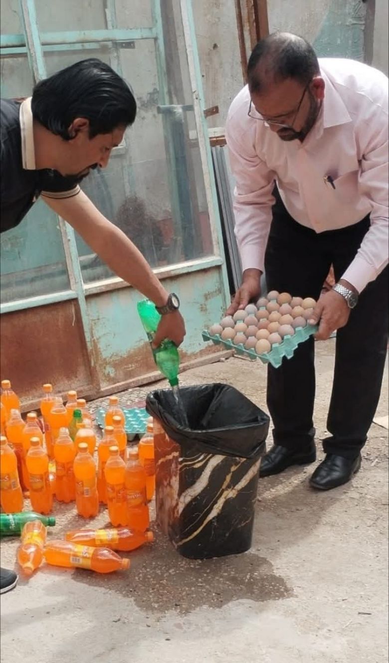 صحة كربلاء تتلف اطنانا  من المواد غير الصالحة للاستهلاك البشري