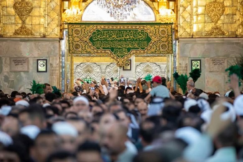 الان.. آلاف الزائرين يحيون زيارة يوم عرفة