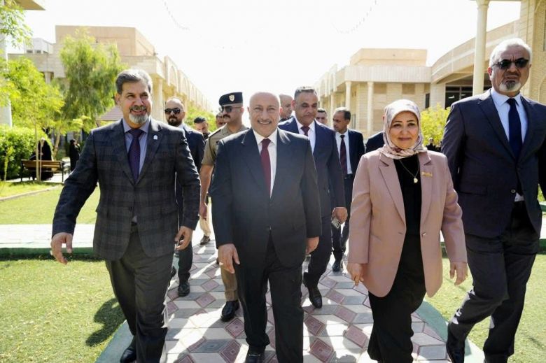 محافظ كربلاء يتفقد عددا من المراكز الامتحانية في المحافظة