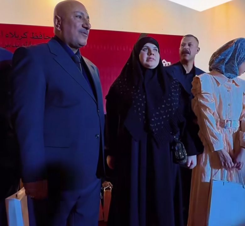 محافظ كربلاء يحتضن جنات بعطفه ودموعها تعبر عن امتنانها الكبير