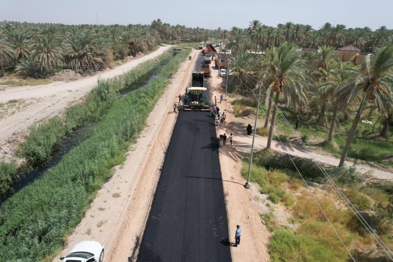 إكساء عدد من طرق قضاء الحسينية في كربلاء