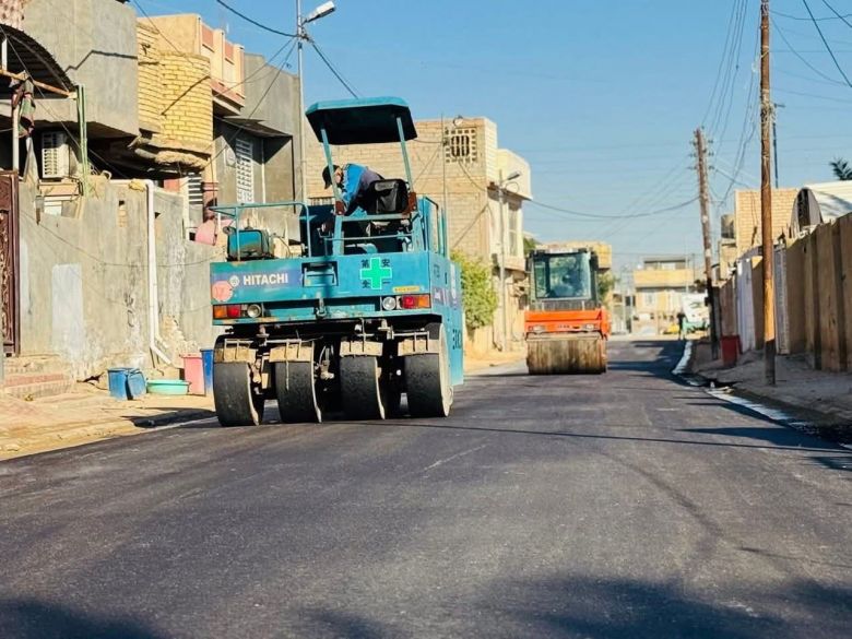 بلدية الهندية تباشر بإكساء شوارع أم الهوى القديمة ضمن المرحلة الثالثة من مشروع التأهيل